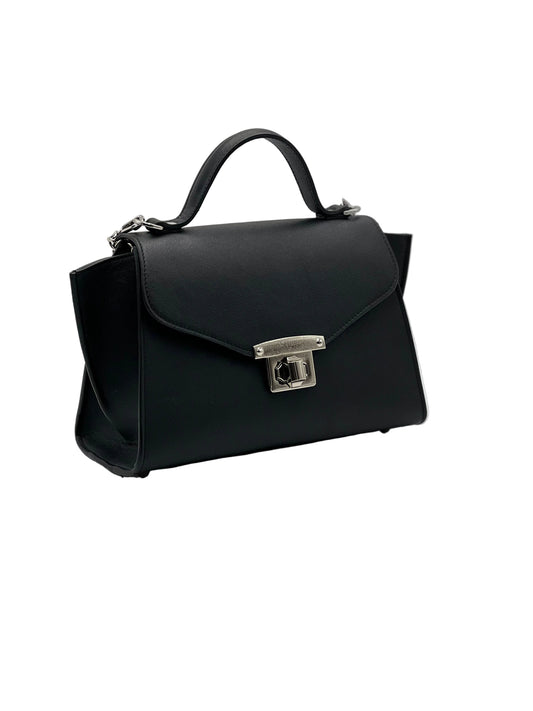 AUREA in vitello nero, borsa elegante da donna in vera pelle italiana dal design minimal e leggero.