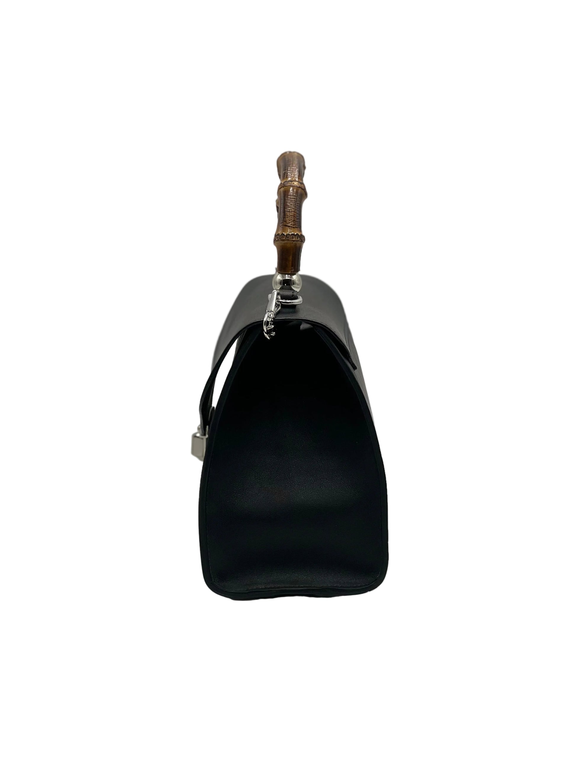 TOTEM in vitello nero liscio, borsa da donna in vera pelle italiana dal design elegante, moderno e raffinato.